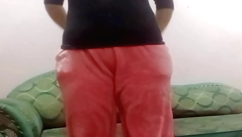 Amateur solo video of a beautiful girl with a tight ass
